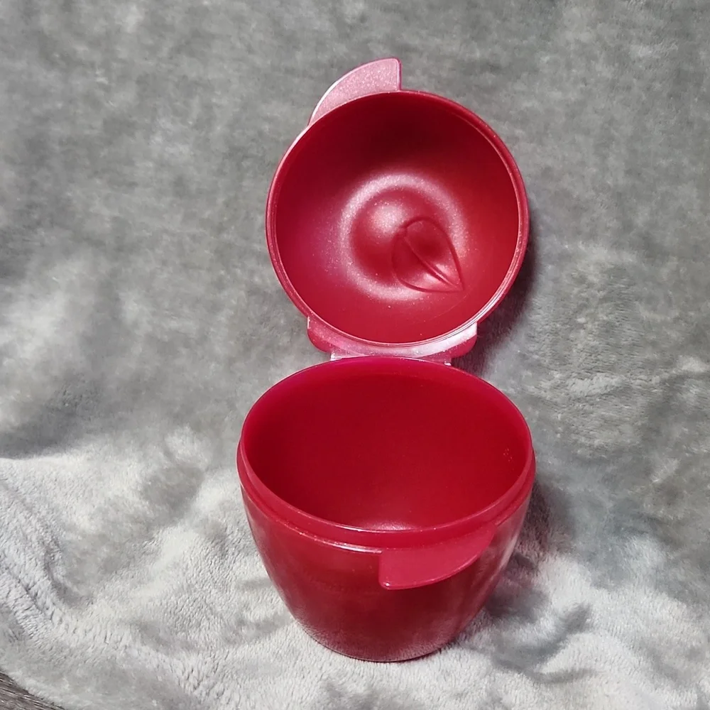 Tupperware apple keeper